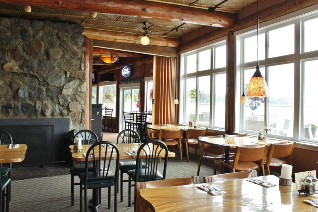 Lopez Islander Bar & Grill